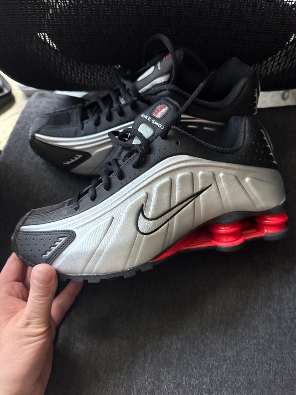 Nike Shoe R4 Silver Size 9.5 NEW IN BOX Lowest Price on Postmark